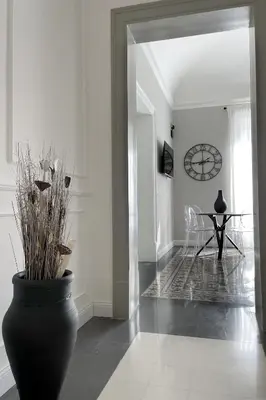 a black vase sitting in a hallway with a table at Dimora Borghese “Florio” in Palermo