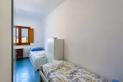 a small room with two beds and a mirror at Casa ChiaraMarina in Macari